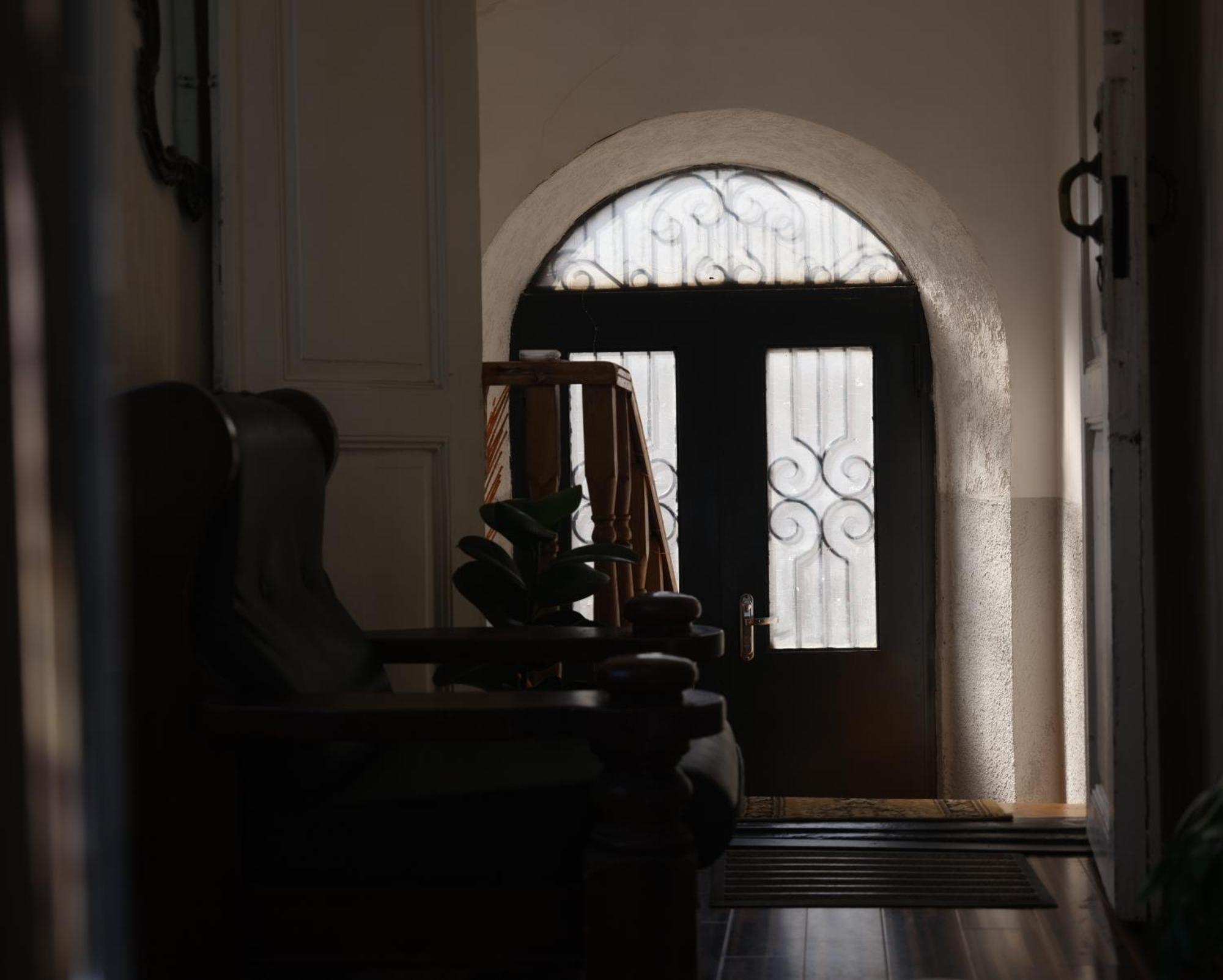 Hotel 1870 クタイシ エクステリア 写真