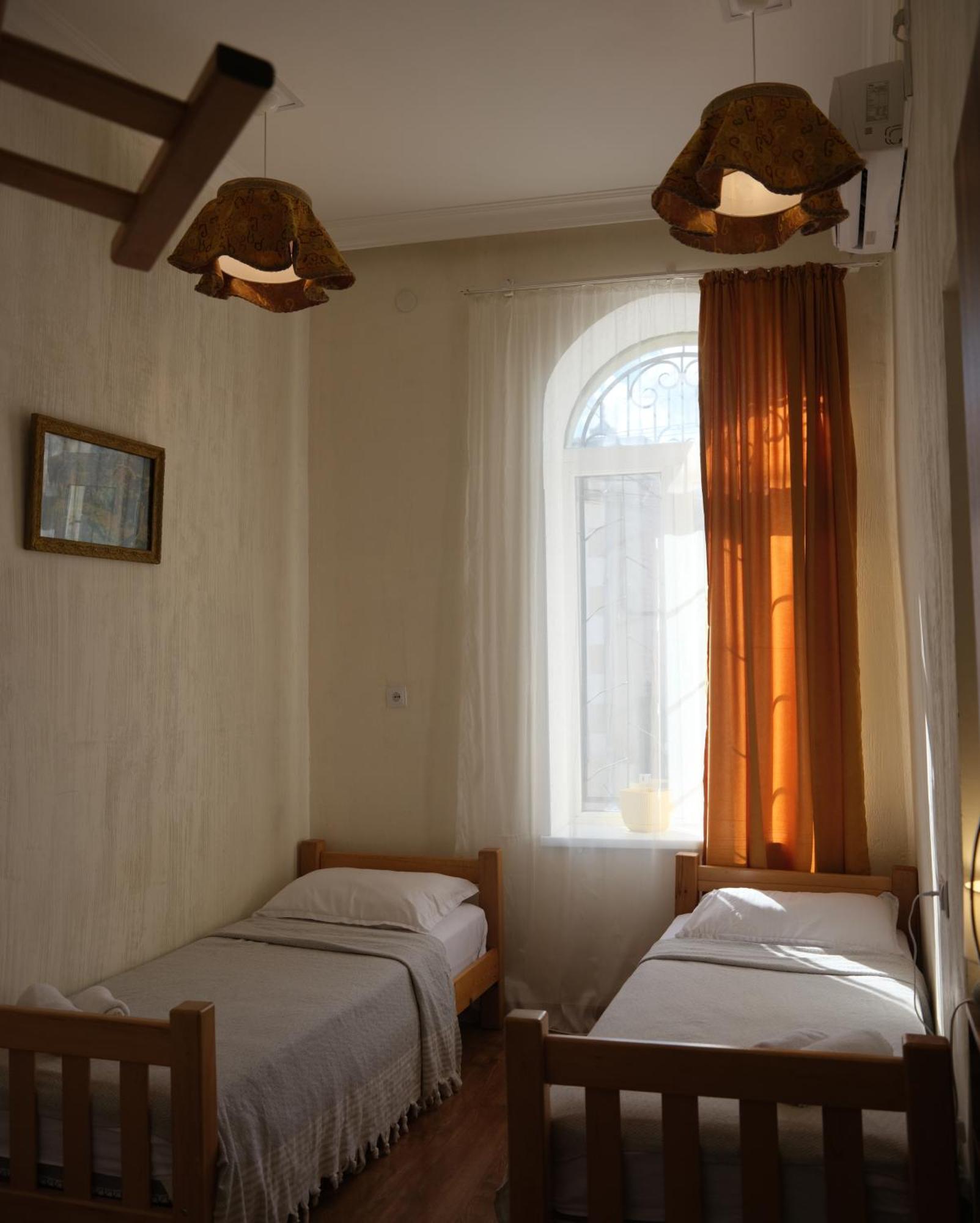 Hotel 1870 クタイシ エクステリア 写真